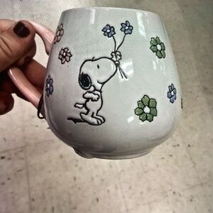 New Peanuts Snoopy Mug- Snoopy with flowers